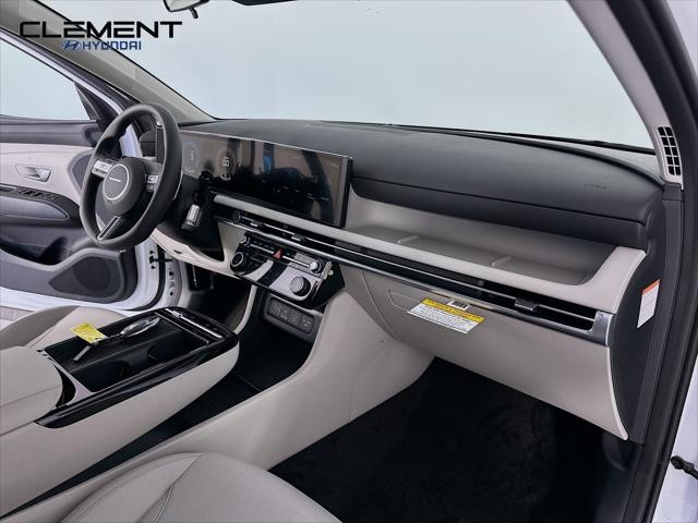 Hyundai Tucson Hybrid Vehicle Full-screen Gallery Image 29