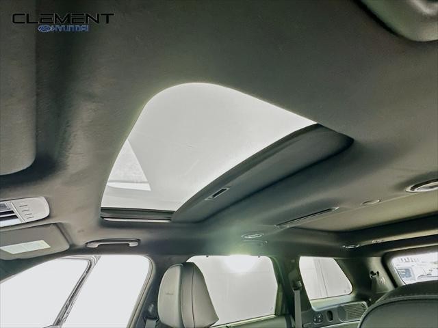 Hyundai Palisade Hybrid Vehicle Full-screen Gallery Image 22