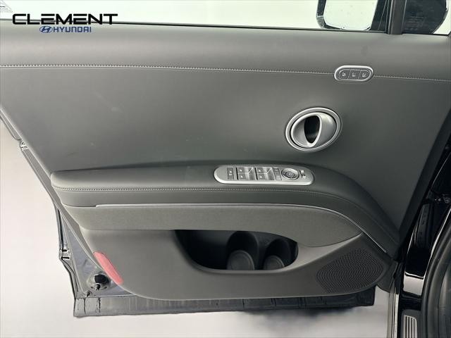 Hyundai Palisade Hybrid Vehicle Full-screen Gallery Image 25