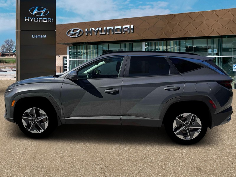Hyundai Tucson Hybrid Vehicle Full-screen Gallery Image 3