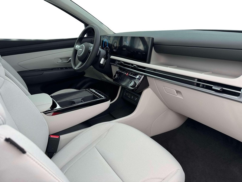 Hyundai Tucson Hybrid Vehicle Full-screen Gallery Image 15