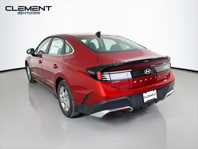Hyundai Sonata Vehicle Full-screen Gallery Image 8