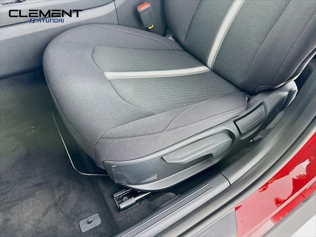 Hyundai Sonata Vehicle Full-screen Gallery Image 23