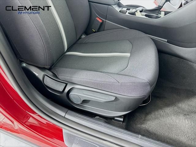 Hyundai Sonata Vehicle Full-screen Gallery Image 27