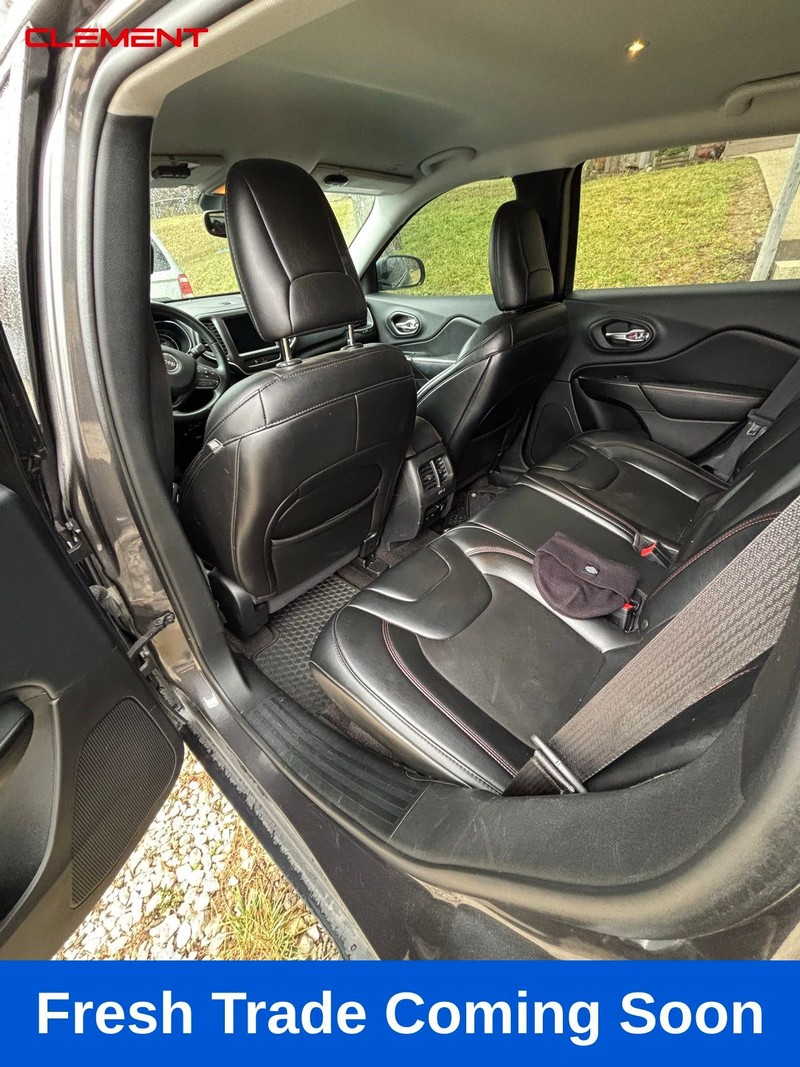 Jeep Cherokee Vehicle Image 03