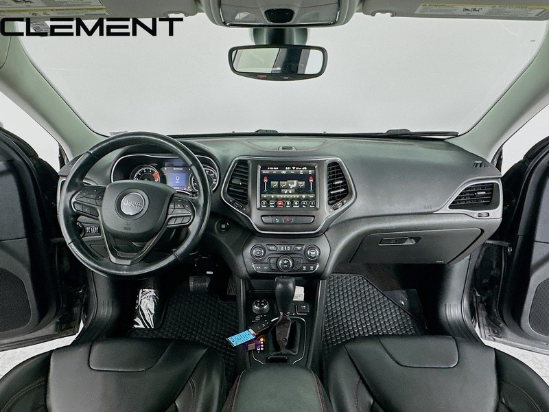 Jeep Cherokee Vehicle Full-screen Gallery Image 12