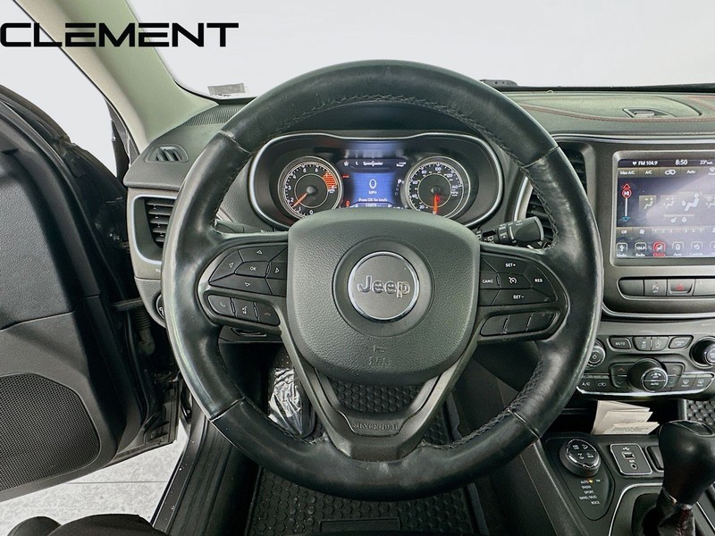 Jeep Cherokee Vehicle Full-screen Gallery Image 14