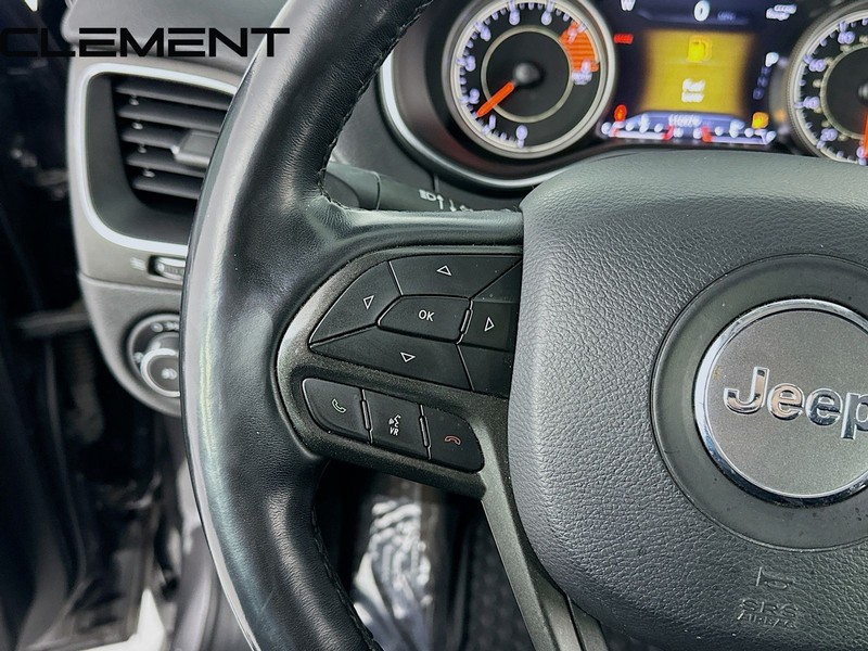 Jeep Cherokee Vehicle Full-screen Gallery Image 15