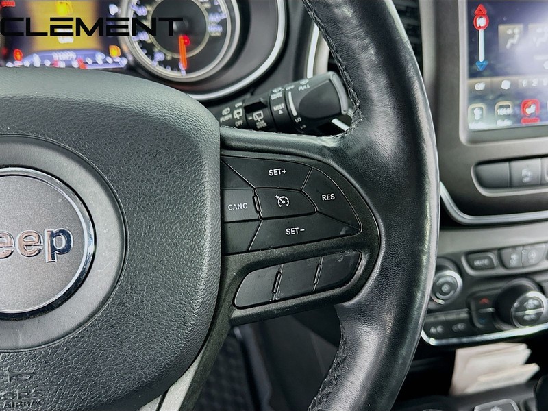 Jeep Cherokee Vehicle Full-screen Gallery Image 17