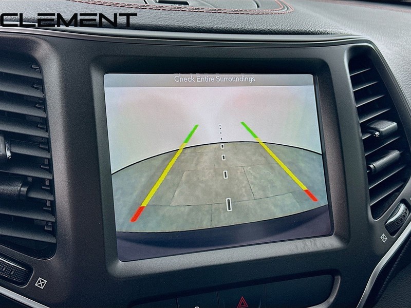 Jeep Cherokee Vehicle Full-screen Gallery Image 20