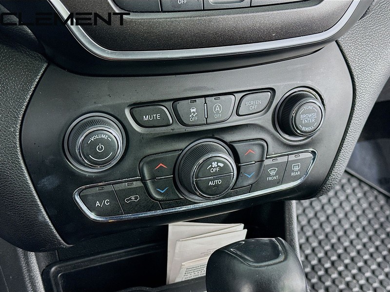 Jeep Cherokee Vehicle Full-screen Gallery Image 22