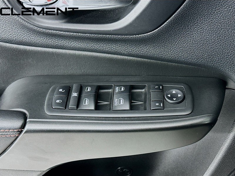 Jeep Cherokee Vehicle Full-screen Gallery Image 25