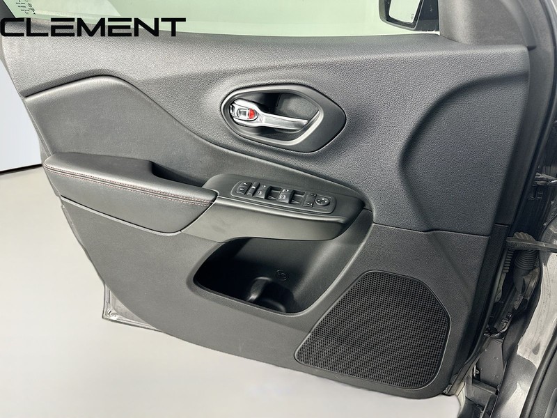 Jeep Cherokee Vehicle Full-screen Gallery Image 27