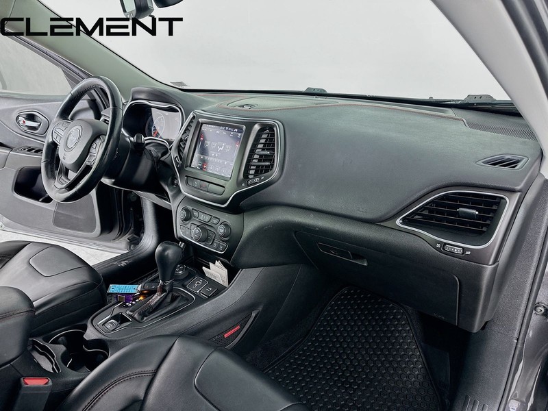 Jeep Cherokee Vehicle Full-screen Gallery Image 34