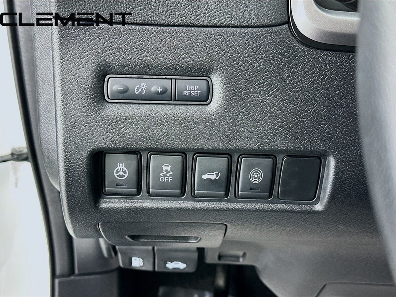 Nissan Murano Vehicle Image 12