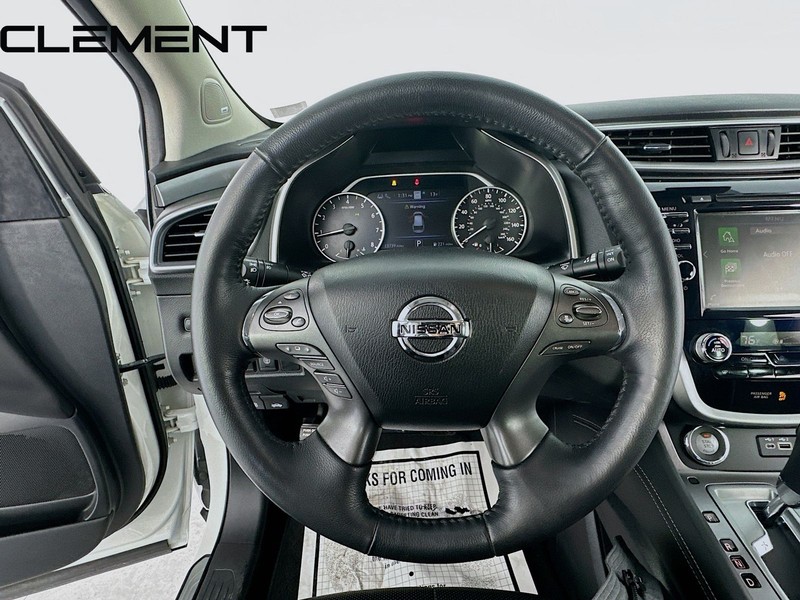 Nissan Murano Vehicle Image 13