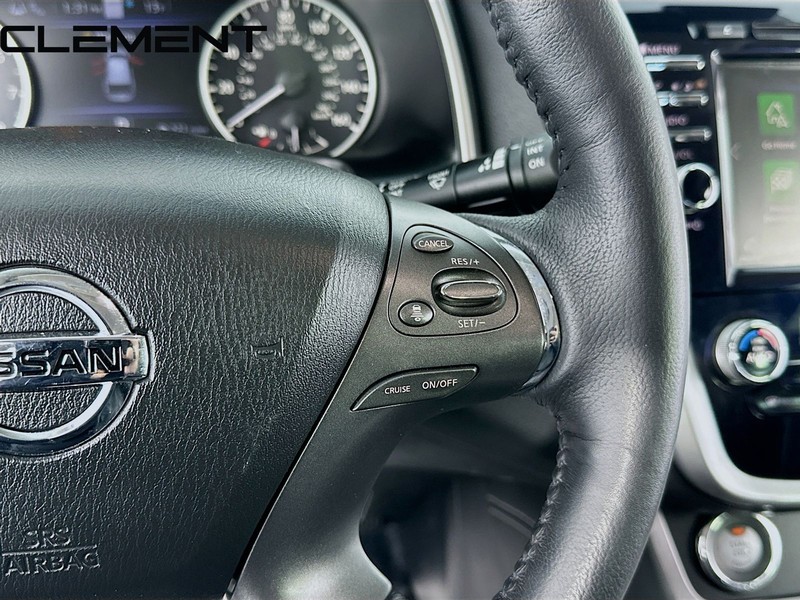 Nissan Murano Vehicle Image 16