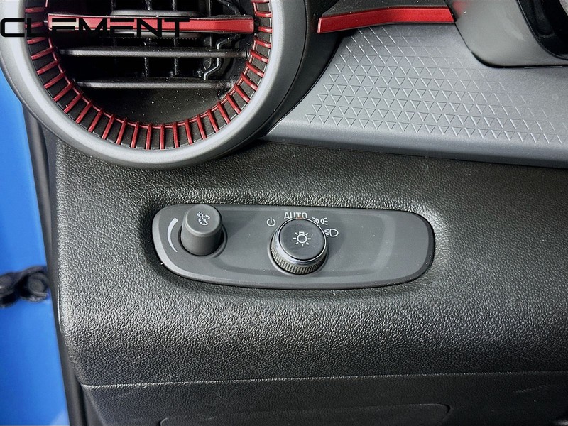 Chevrolet Trax Vehicle Full-screen Gallery Image 13