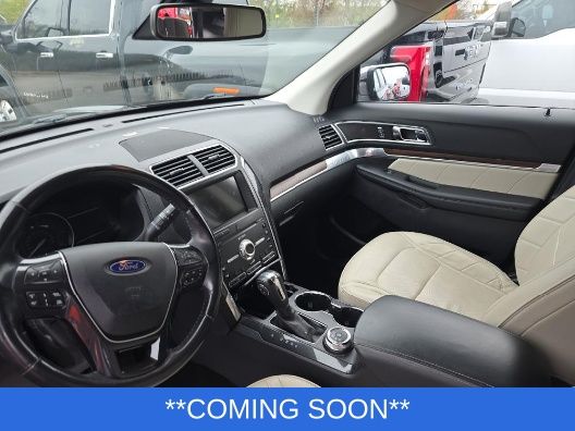 Ford Explorer Vehicle Image 03