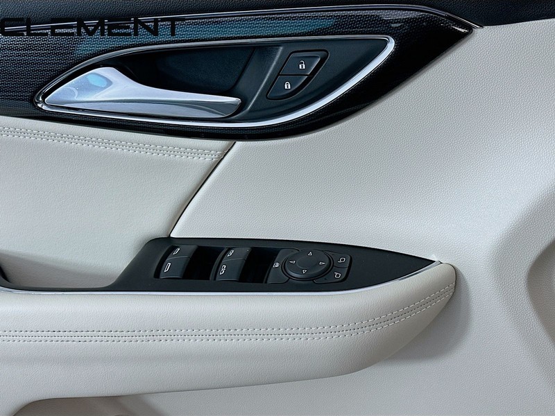 Buick Envision Vehicle Full-screen Gallery Image 25