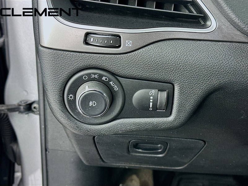 Jeep Cherokee Vehicle Image 12