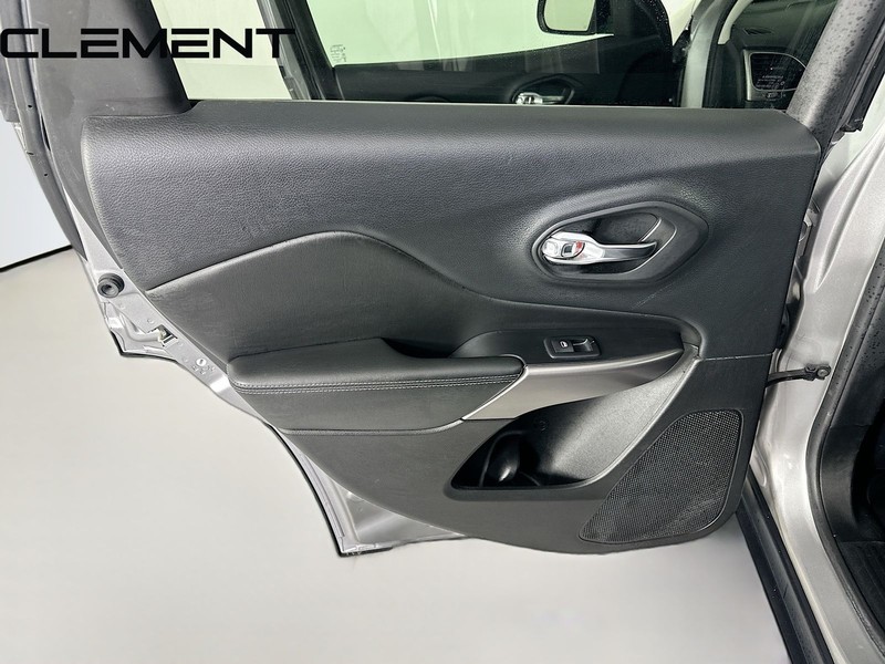 Jeep Cherokee Vehicle Image 29