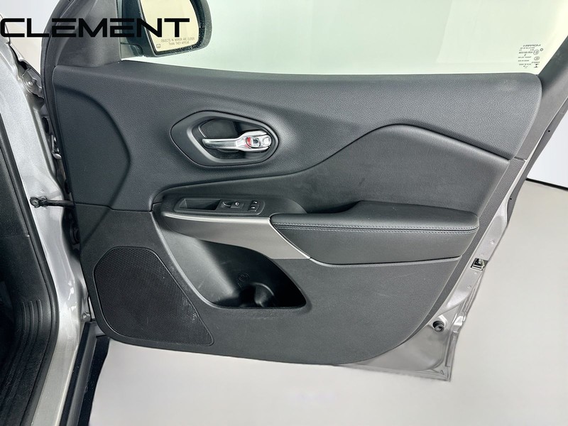 Jeep Cherokee Vehicle Image 34