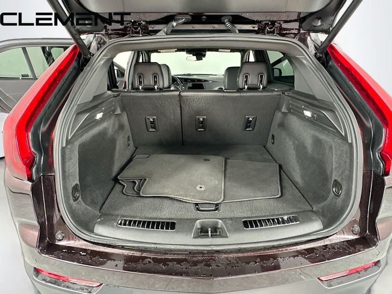 Cadillac XT4 Vehicle Full-screen Gallery Image 11