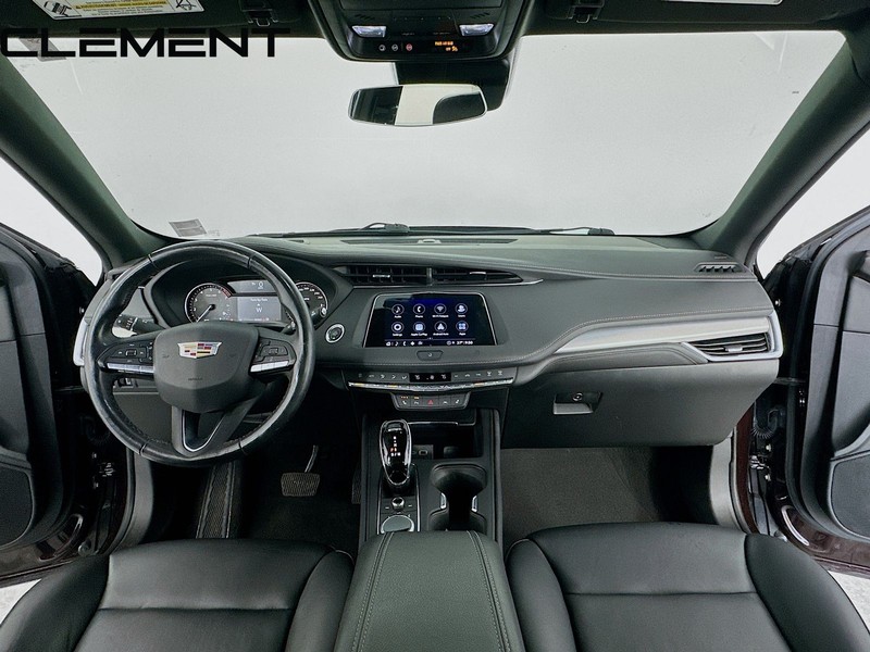 Cadillac XT4 Vehicle Full-screen Gallery Image 12