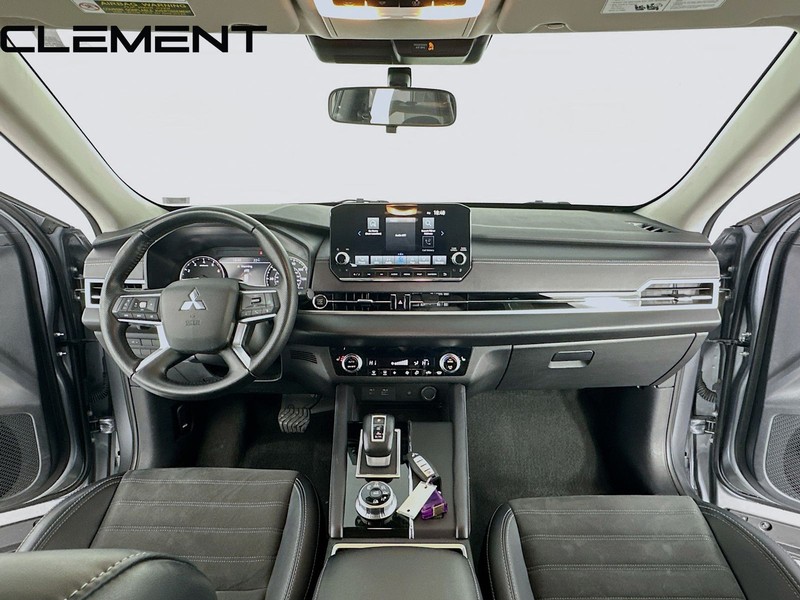 Mitsubishi Outlander Vehicle Image 11