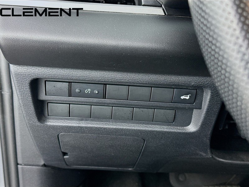 Mitsubishi Outlander Vehicle Image 12