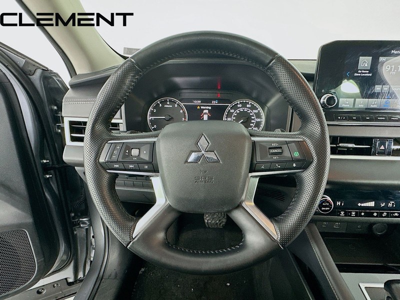 Mitsubishi Outlander Vehicle Image 13