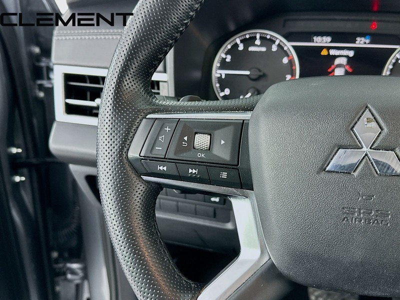 Mitsubishi Outlander Vehicle Image 14