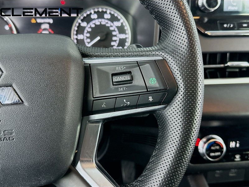 Mitsubishi Outlander Vehicle Image 16