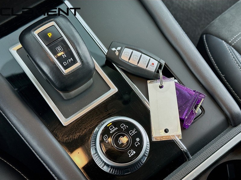 Mitsubishi Outlander Vehicle Image 23