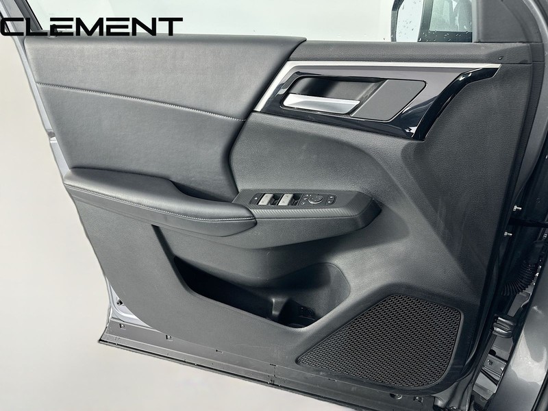 Mitsubishi Outlander Vehicle Image 26