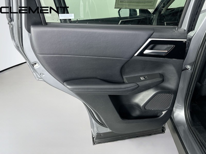 Mitsubishi Outlander Vehicle Image 29