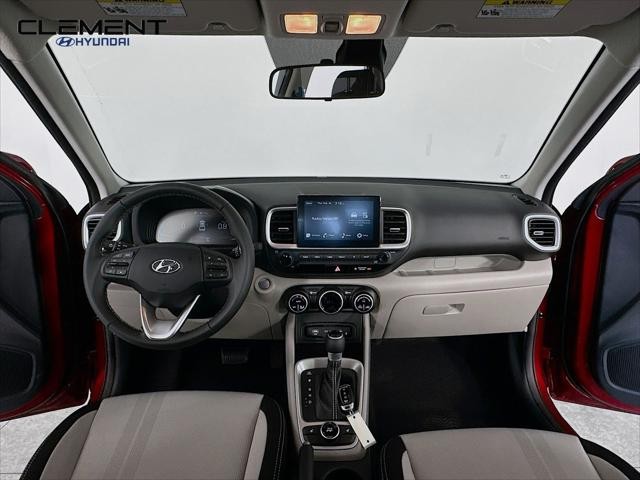 Hyundai Venue Vehicle Full-screen Gallery Image 11