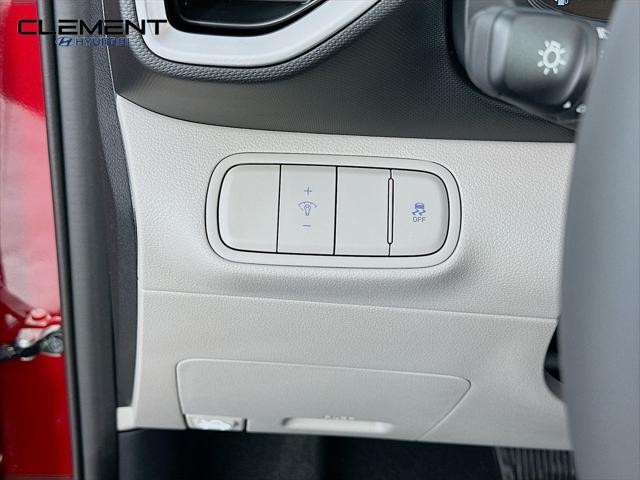 Hyundai Venue Vehicle Full-screen Gallery Image 12
