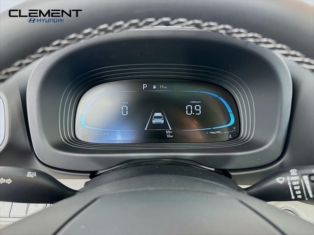 Hyundai Venue Vehicle Full-screen Gallery Image 16