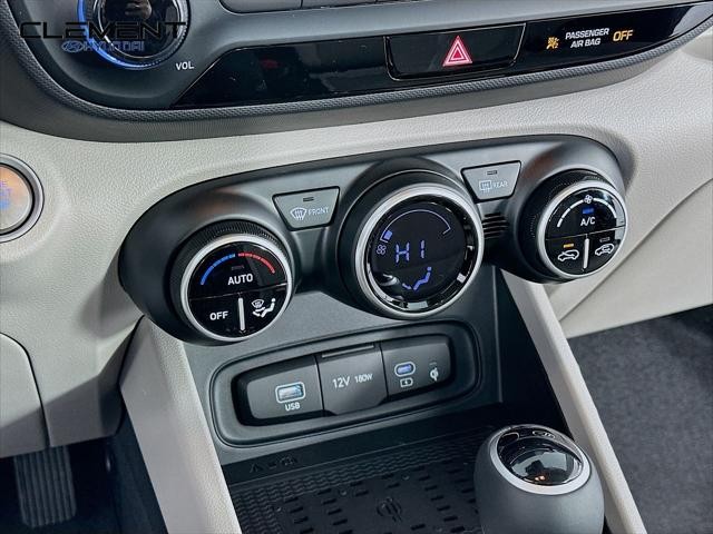 Hyundai Venue Vehicle Full-screen Gallery Image 19