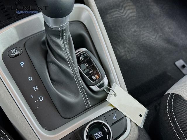 Hyundai Venue Vehicle Full-screen Gallery Image 21