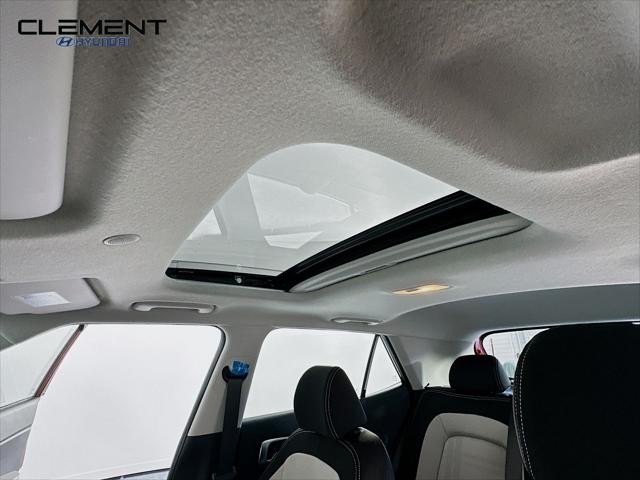 Hyundai Venue Vehicle Full-screen Gallery Image 22