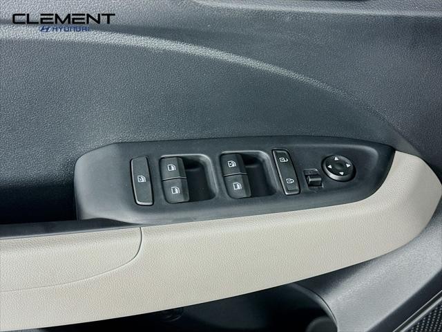 Hyundai Venue Vehicle Full-screen Gallery Image 23