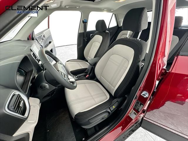 Hyundai Venue Vehicle Full-screen Gallery Image 26