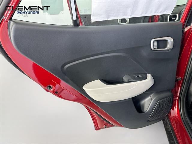 Hyundai Venue Vehicle Full-screen Gallery Image 27