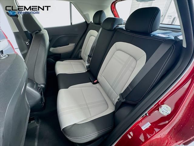 Hyundai Venue Vehicle Full-screen Gallery Image 28