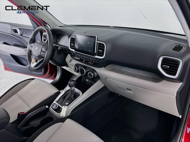 Hyundai Venue Vehicle Full-screen Gallery Image 30