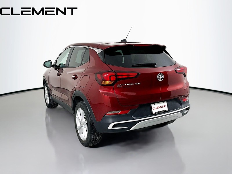 Buick Encore GX Vehicle Full-screen Gallery Image 10