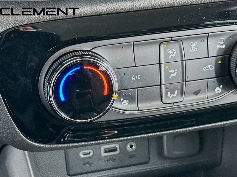 Buick Encore GX Vehicle Full-screen Gallery Image 23